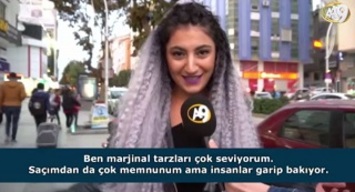 Ben marjinal tarzları çok seviyorum. Saçımdan da çok memnunum ama insanlar garip bakıyor. Sizce neden?